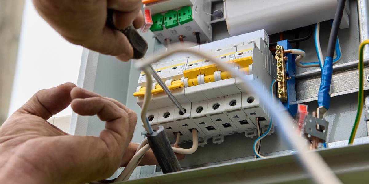 Electrician in Southampton and Hampshire.